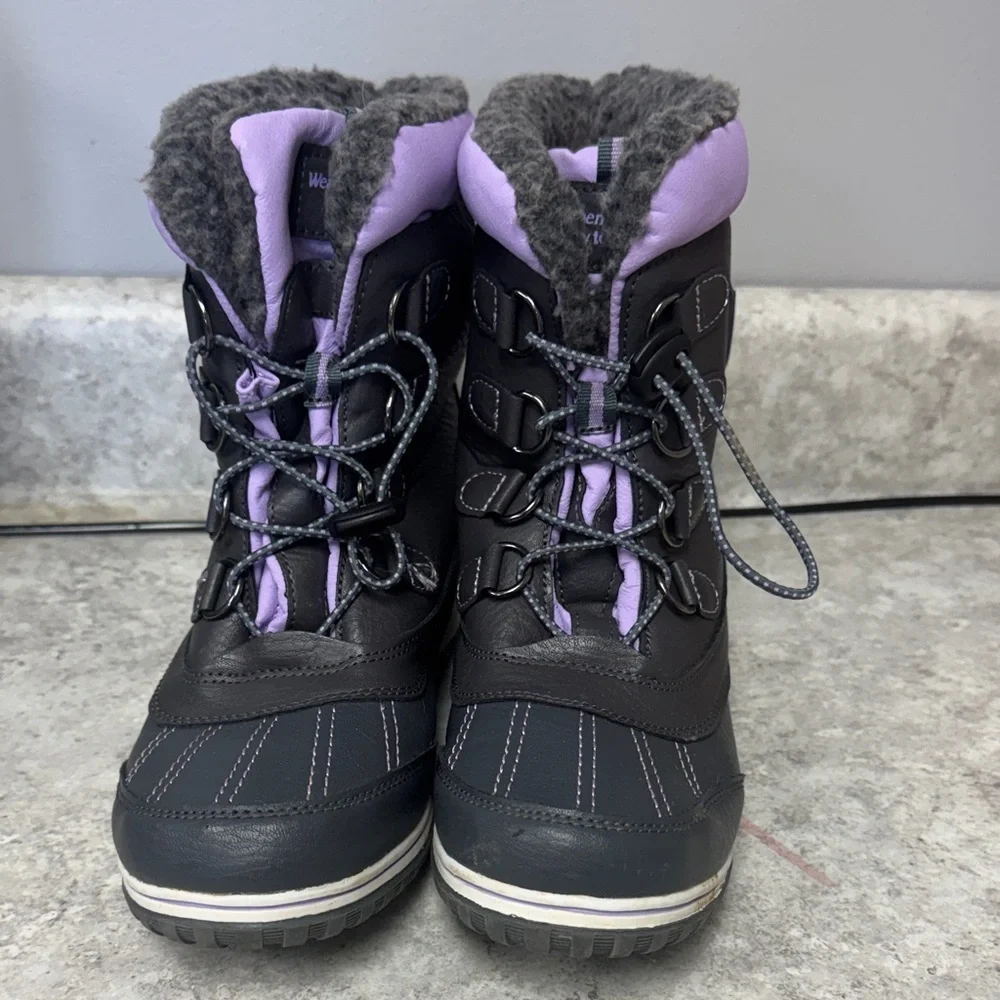 totes Kids Snow Boots in Black and Purple